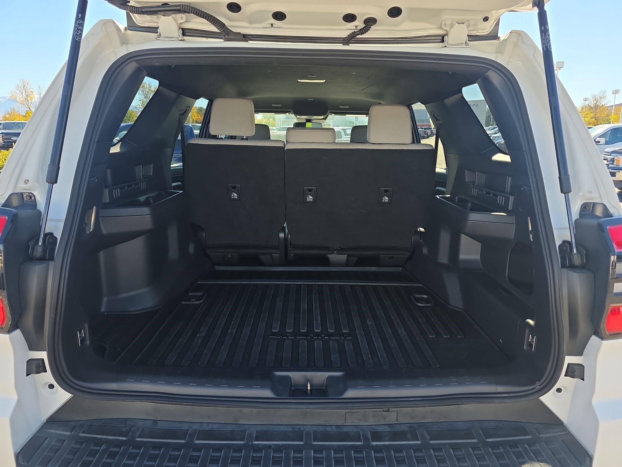 Used 2025 Toyota 4Runner SR5 AWD/4WD image 31