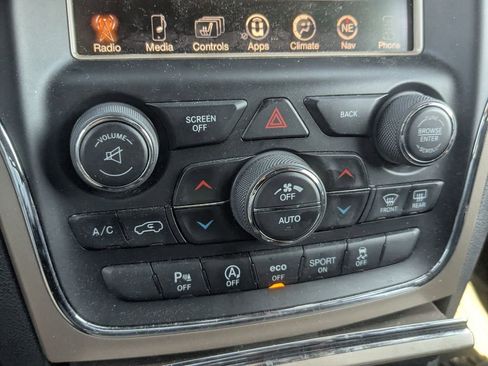 Used 2016 Jeep Grand Cherokee Laredo 75th Anniversary image 23