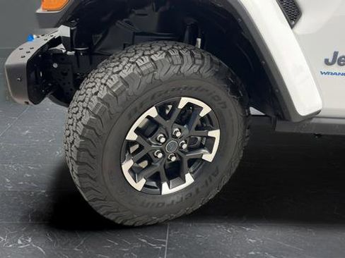 Used 2025 Jeep Wrangler Unlimited Rubicon 4xe image 35