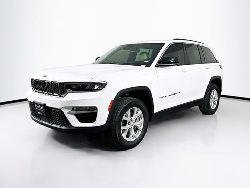 Used 2023 Jeep Grand Cherokee Limited image 3