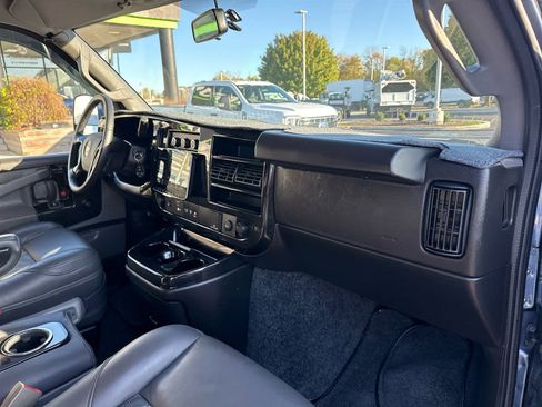 Used 2023 Chevrolet Express 2500 image 42