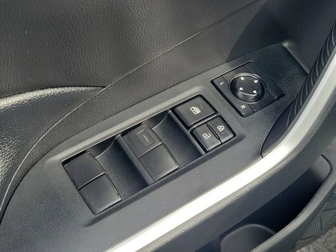 Certified 2021 Toyota RAV4 XLE w/ Convenience Package AWD/4WD image 19
