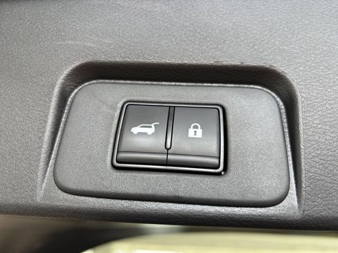 Used 2025 Nissan Rogue SV FWD image 23