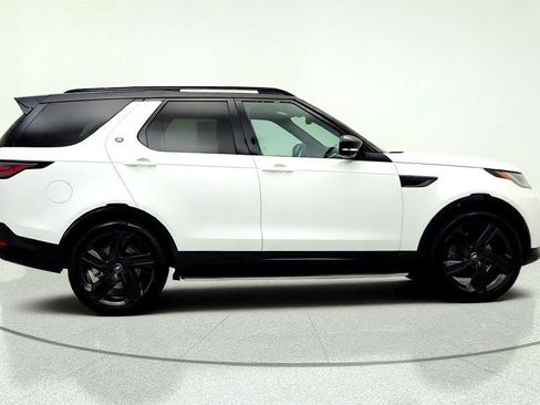 Used 2025 Land Rover Discovery Dynamic SE AWD/4WD image 4