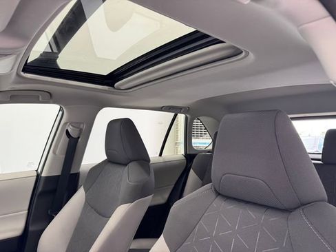 Used 2025 Toyota RAV4 XLE w/ Convenience Package image 5