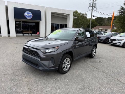 Used 2021 Toyota RAV4 LE image 1