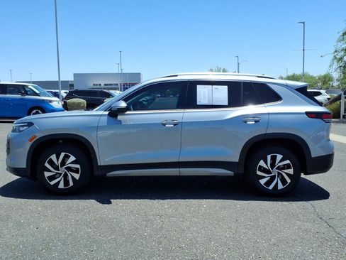 Used 2025 Volkswagen Tiguan S FWD image 4