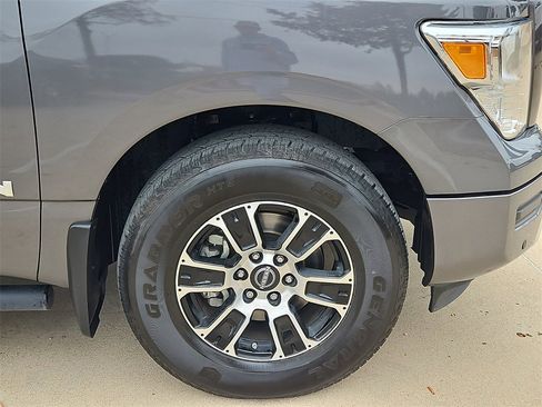 Certified 2024 Nissan Titan SV w/ SV Convenience Package image 6