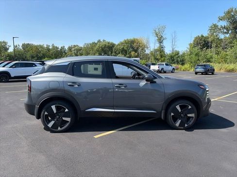 Used 2025 Nissan Kicks SR AWD/4WD image 9