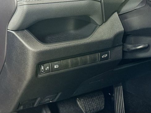 Used 2025 Toyota RAV4 XLE w/ Convenience Package image 10