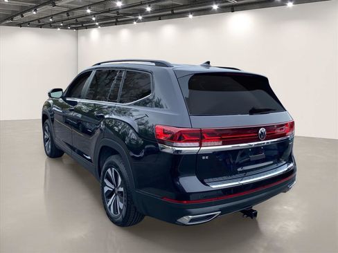 Used 2024 Volkswagen Atlas SE AWD/4WD image 5