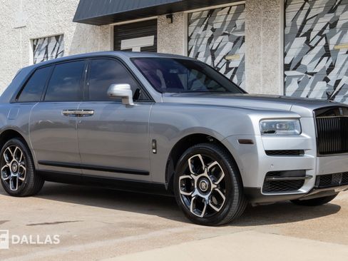 Used 2022 Rolls-Royce Cullinan Black Badge w/ Dark Exterior Package AWD/4WD image 19