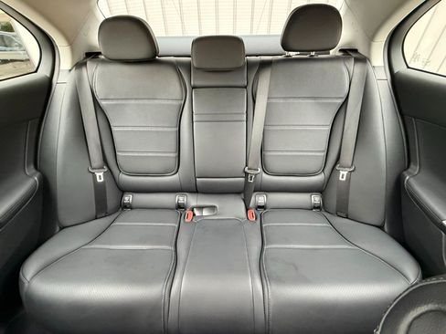 Used 2022 Mercedes-Benz C 300 Sedan image 15