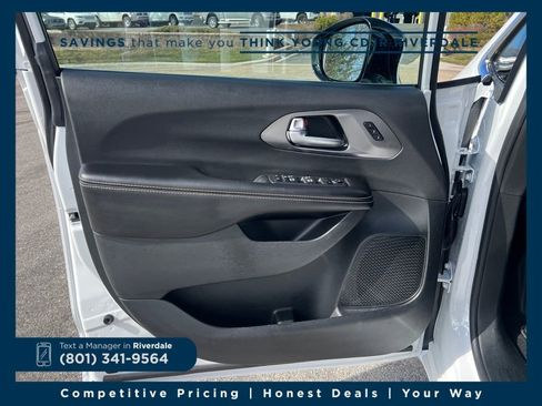 New 2026 Chrysler Pacifica Select image 10