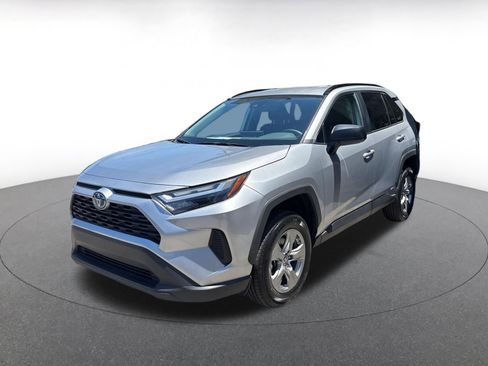 Used 2024 Toyota RAV4 LE AWD/4WD image 7