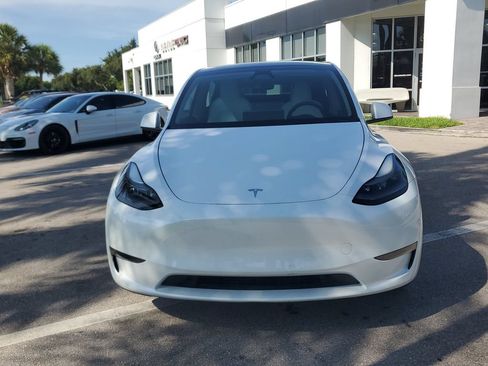 Used 2024 Tesla Model Y Long Range RWD image 8