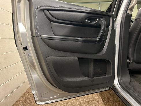 Used 2015 Chevrolet Traverse LT image 14