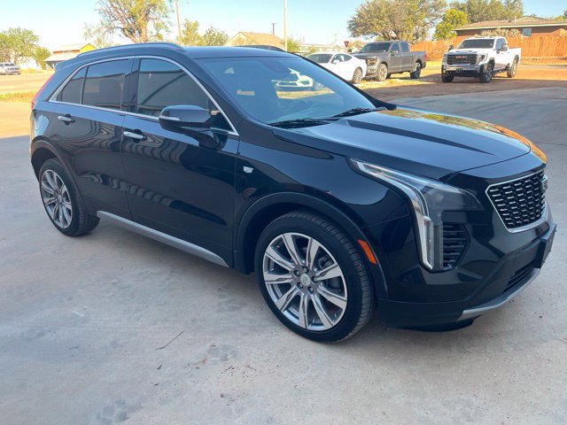 Used 2022 Cadillac XT4 Premium Luxury w/ Cold Weather Package FWD image 3