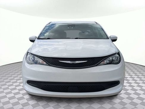 Used 2023 Chrysler Voyager LX FWD image 9
