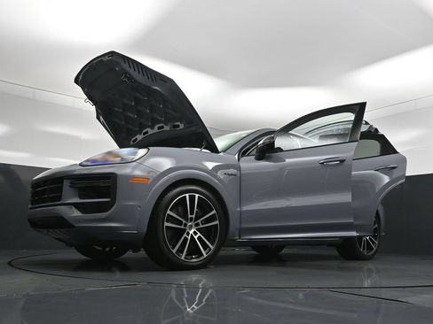 New 2026 Porsche Cayenne Turbo AWD/4WD image 36
