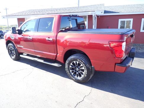 Used 2017 Nissan Titan SL w/ Off-Road Package AWD/4WD image 4