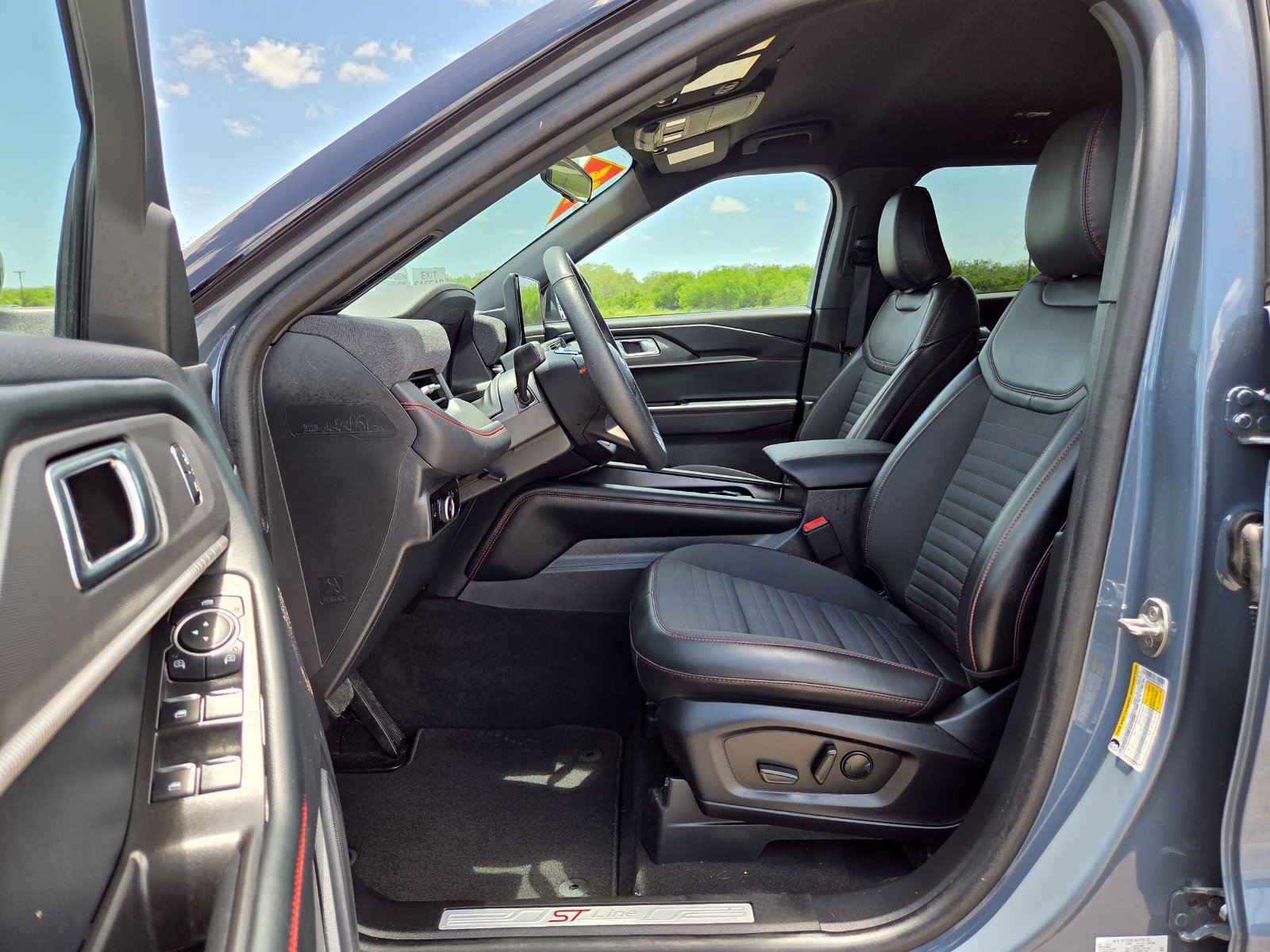 Used 2025 Ford Explorer ST-Line RWD image 12