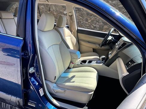 Used 2010 Subaru Outback 2.5i Premium AWD/4WD image 7