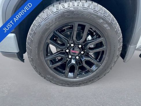 Used 2025 GMC Sierra 1500 Elevation w/ Elevation Premium Package AWD/4WD image 10