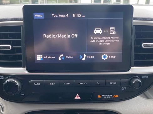 Used 2025 Hyundai Venue SEL FWD image 21