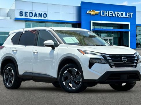 Used 2024 Nissan Rogue SV AWD/4WD image 2