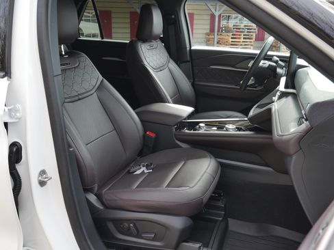 Certified 2025 Ford Explorer Platinum w/ Ultimate Package AWD/4WD image 36