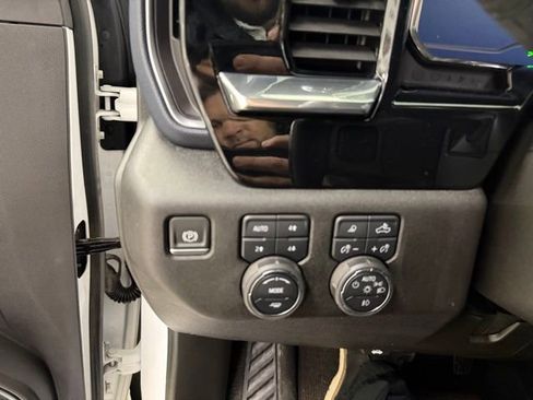 Used 2024 Chevrolet Silverado 2500 High Country image 15