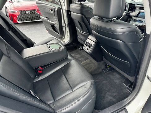 Used 2013 Toyota Avalon Limited w/ Technology Pkg FWD image 15