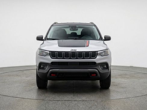 Used 2025 Jeep Compass Trailhawk AWD/4WD image 2