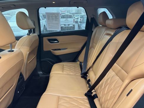 Used 2022 Nissan Rogue Platinum w/ Head-Up Display Package image 13