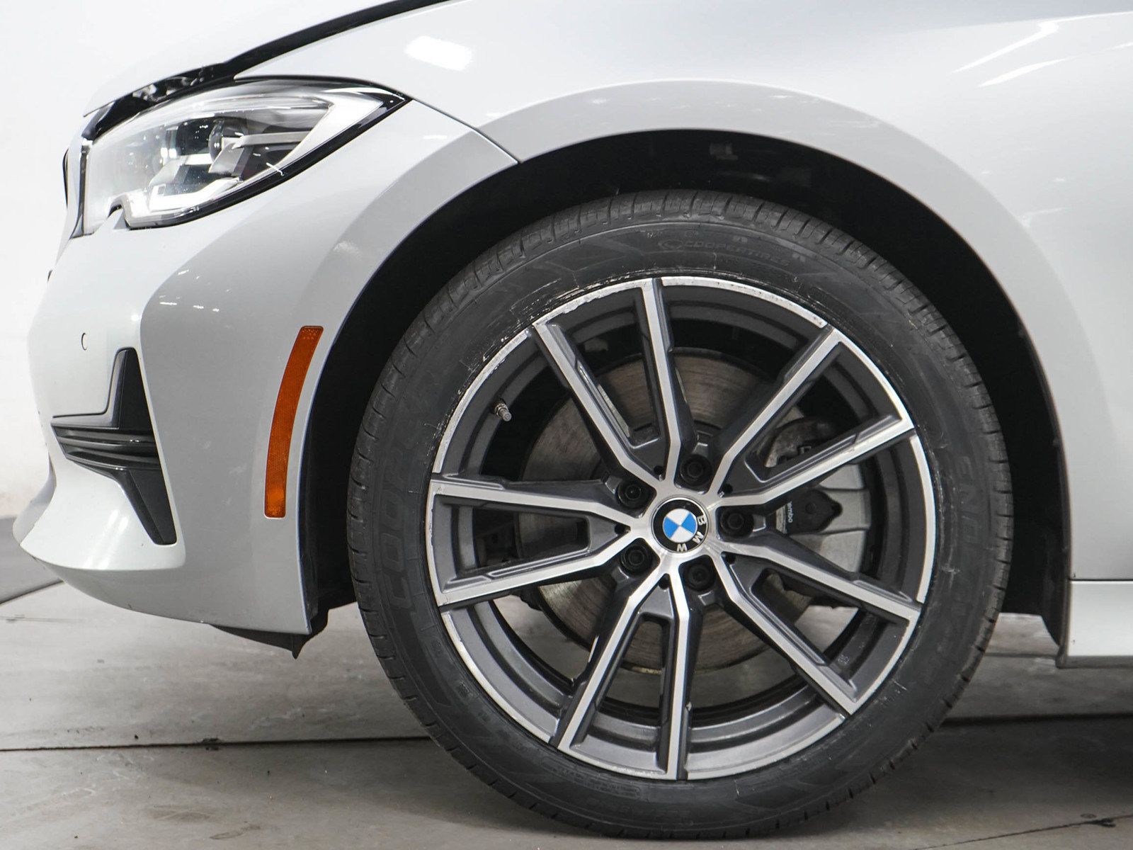 Used 2019 BMW 330i xDrive Sedan w/ Convenience Package AWD/4WD image 27