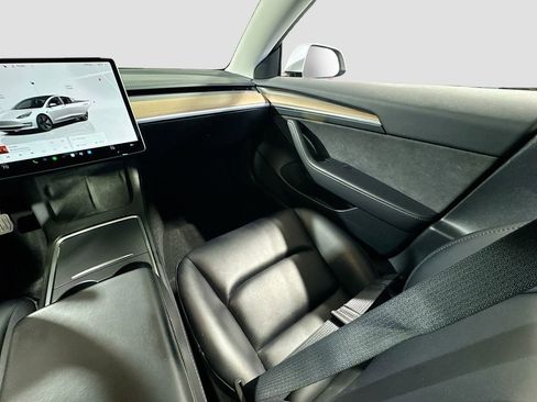 Used 2023 Tesla Model 3 Standard Range image 16
