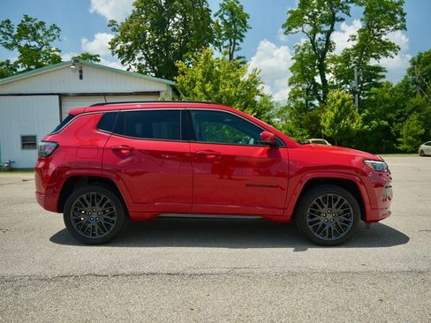 Used 2022 Jeep Compass Limited w/ (RED) Package image 7
