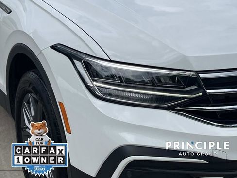Used 2022 Volkswagen Tiguan SE w/ Panoramic Sunroof Package image 9