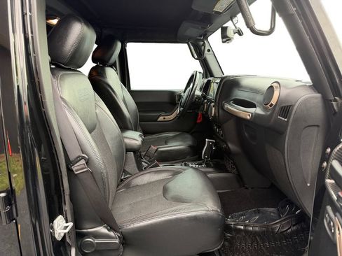 Used 2017 Jeep Wrangler Unlimited Sahara AWD/4WD image 17