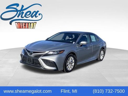 Used 2023 Toyota Camry SE image 1