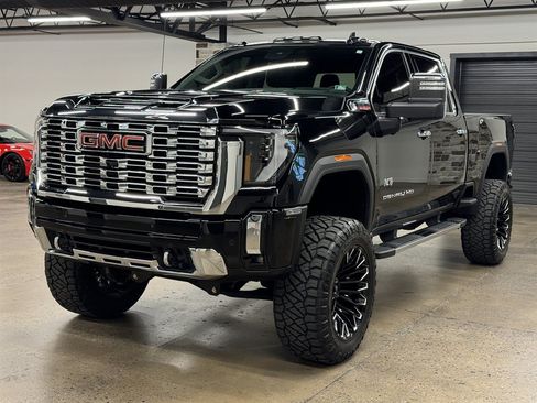 Used 2025 GMC Sierra 3500 Denali w/ Denali Reserve Package AWD/4WD image 3