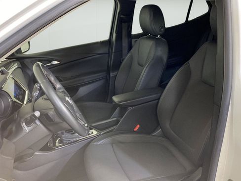 Used 2023 Buick Encore GX Preferred w/ Cold Weather Comfort Package FWD image 24