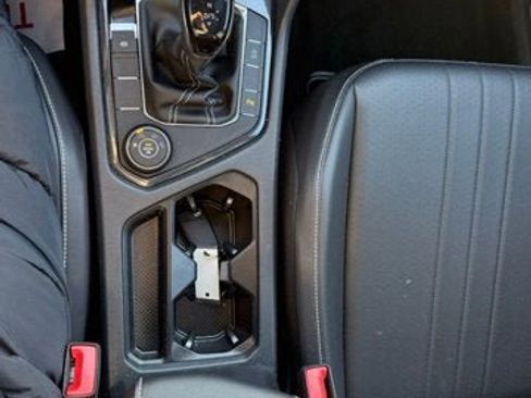 Certified 2022 Volkswagen Tiguan SE R-Line image 25