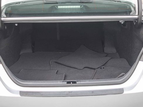 Used 2019 Toyota Camry SE w/ Carpet Mat Package FWD image 26