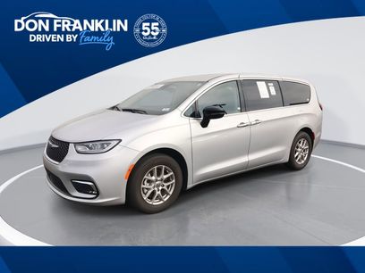 Used 2024 Chrysler Pacifica Touring-L