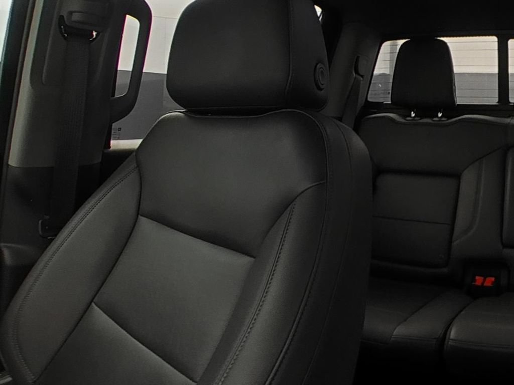 Used 2022 Chevrolet Silverado 1500 LT Trail Boss w/ Convenience Package II AWD/4WD image 9