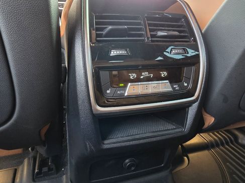 Used 2022 BMW X6 xDrive40i w/ M Sport Package image 25