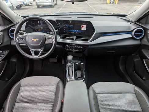 Used 2024 Chevrolet Trax LT w/ Driver Confidence Package image 7