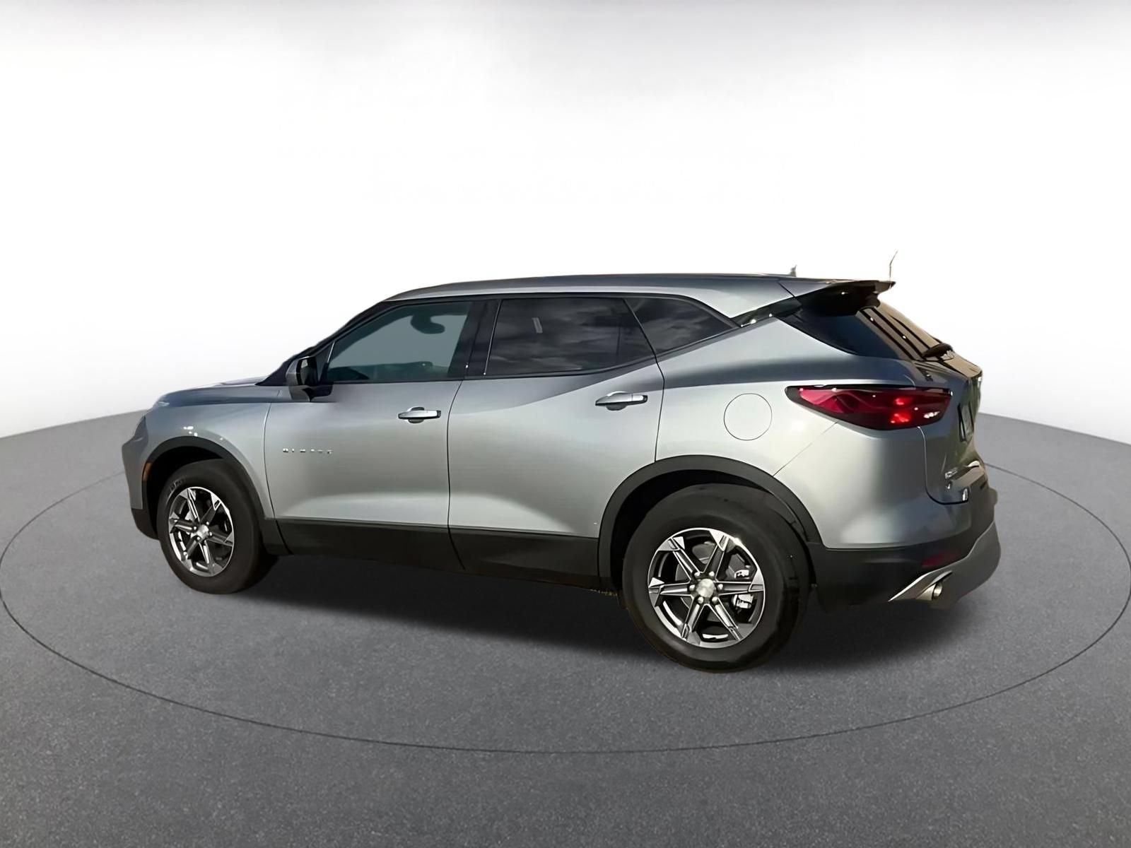 Used 2026 Chevrolet Blazer LT FWD image 4